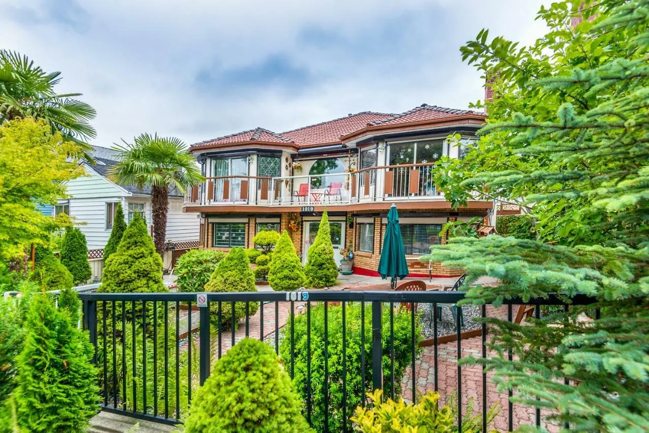 Diana'S Luxury Bed And Breakfast Canada